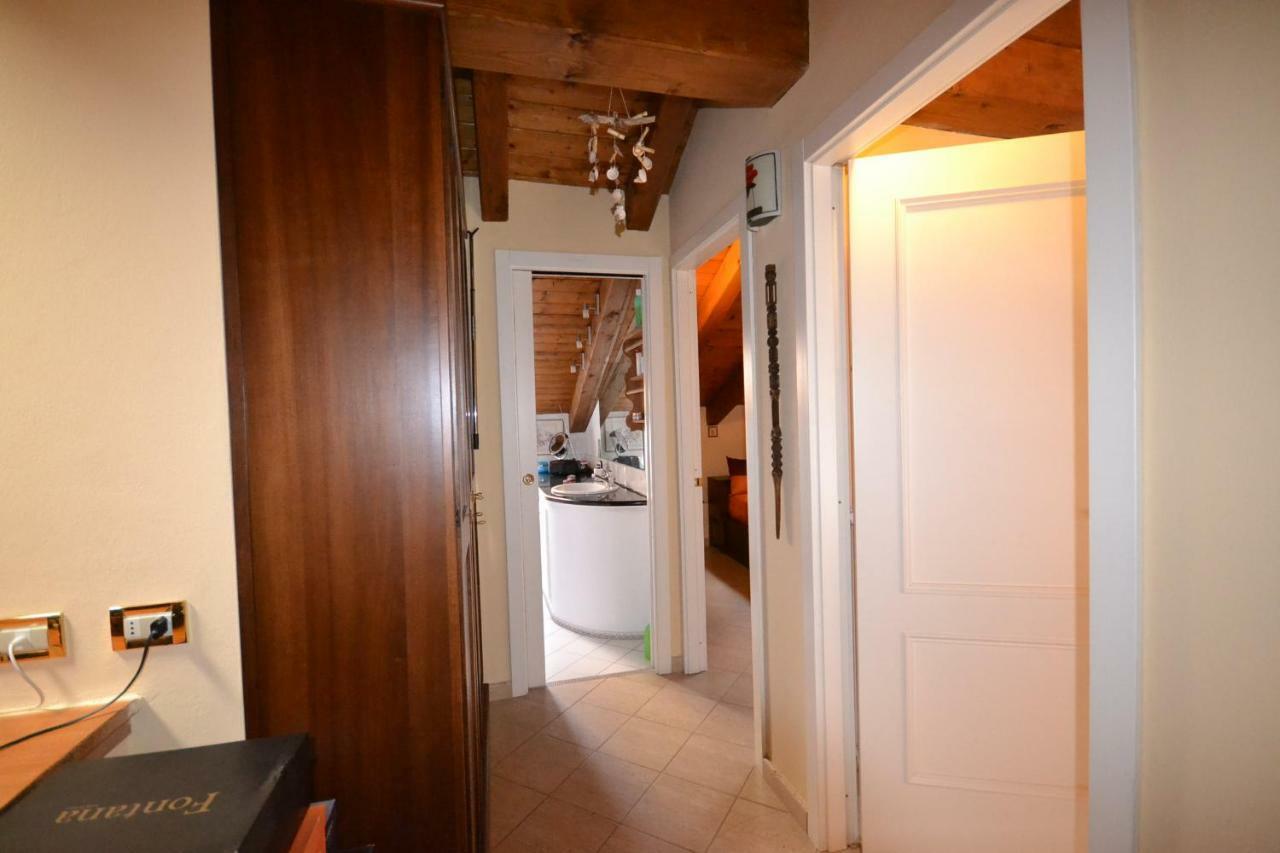 Appartamento Attico in centro storico con wifi e posto auto privato Aosta Esterno foto